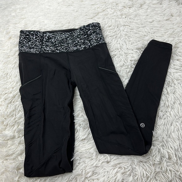 Lululemon Fresh Tracks Tight Black / Iced Wave White Black - Picture 1 of 7